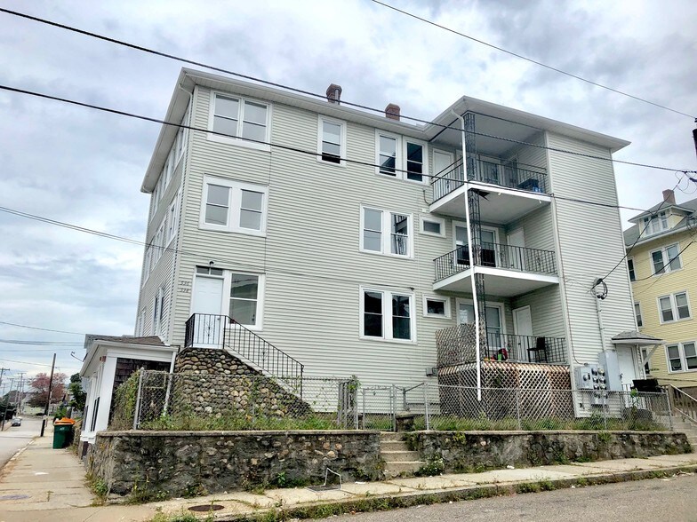 534 Elm St, Woonsocket, RI for sale - Building Photo - Image 1 of 1