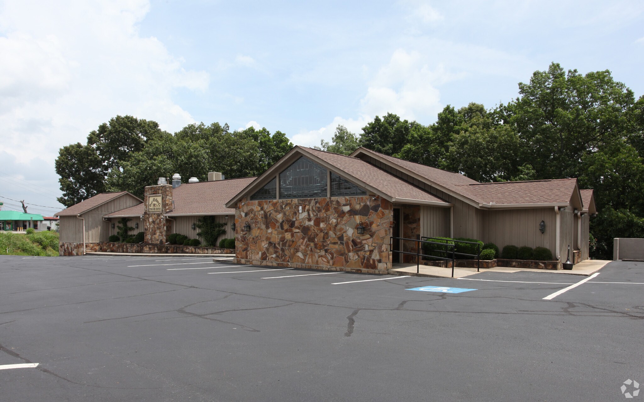 1702 Park Hill Dr, Gainesville, GA for sale Primary Photo- Image 1 of 1