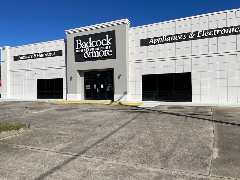 435 S Main St, Swainsboro, GA for sale - Primary Photo - Image 1 of 52