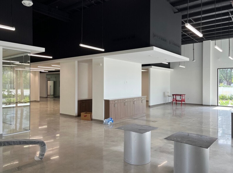 3705 W Commercial Blvd, Fort Lauderdale, FL for sale - Building Photo - Image 2 of 9