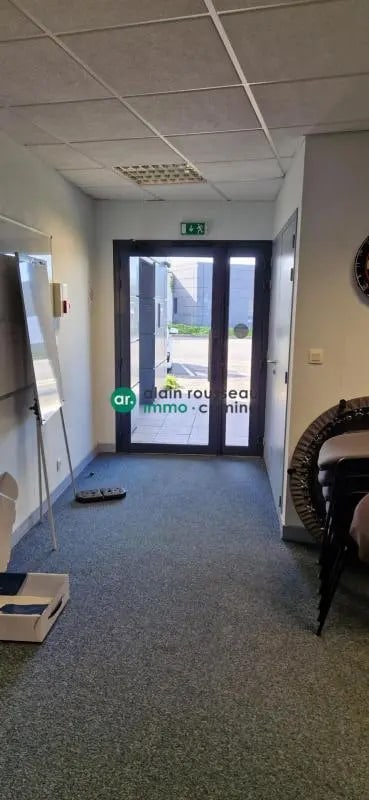 Office in Cholet for lease Interior Photo- Image 1 of 11