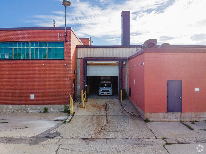 136 Ottawa St S, Kitchener, ON for lease - Building Photo - Image 2 of 6