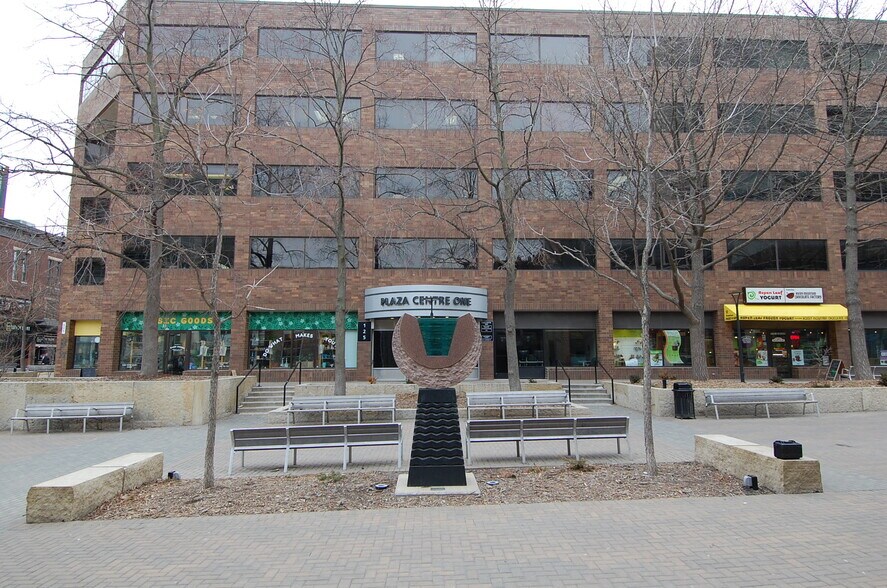 125 S Dubuque St, Iowa City, IA for lease - Building Photo - Image 2 of 4