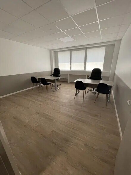 Office in Rosny-sous-Bois for lease - Building Photo - Image 3 of 13