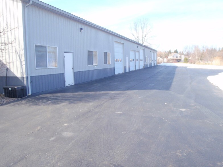 1061 Bullis Rd, Elma, NY for sale - Primary Photo - Image 1 of 1