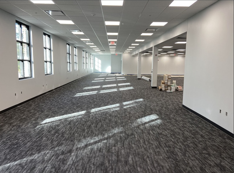 120 Riverview Dr, Savannah, GA for lease - Interior Photo - Image 2 of 9