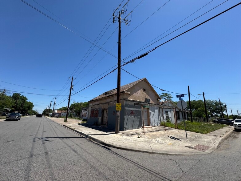 910-920 Clark Ave, San Antonio, TX for sale - Building Photo - Image 1 of 11
