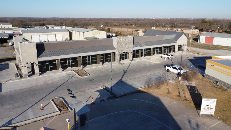 520 Topeka Ave, Justin, TX for sale - Building Photo - Image 1 of 1