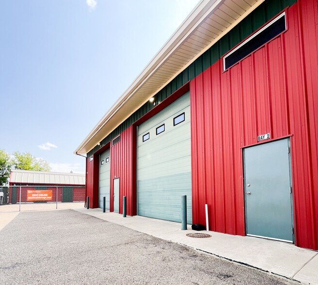 127 4 St NE, Redcliff, AB for lease - Building Photo - Image 1 of 2