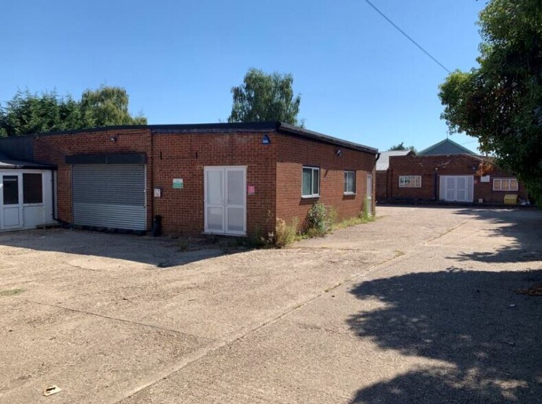 Pinstone Way, Gerrards Cross for sale - Primary Photo - Image 1 of 1