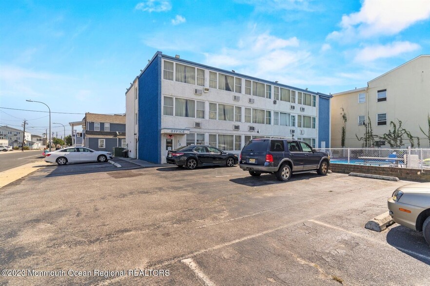 133 Carteret Ave, Seaside Heights, NJ for sale - Primary Photo - Image 1 of 1