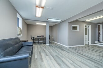 6609 Olive Blvd, Saint Louis, MO for lease Interior Photo- Image 2 of 3