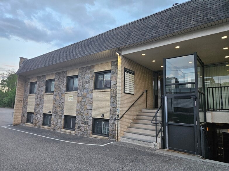164 Commack Rd, Commack, NY for sale - Building Photo - Image 3 of 32