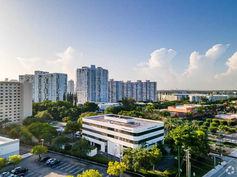 18305 Biscayne Blvd, Aventura, FL for lease - Building Photo - Image 2 of 35