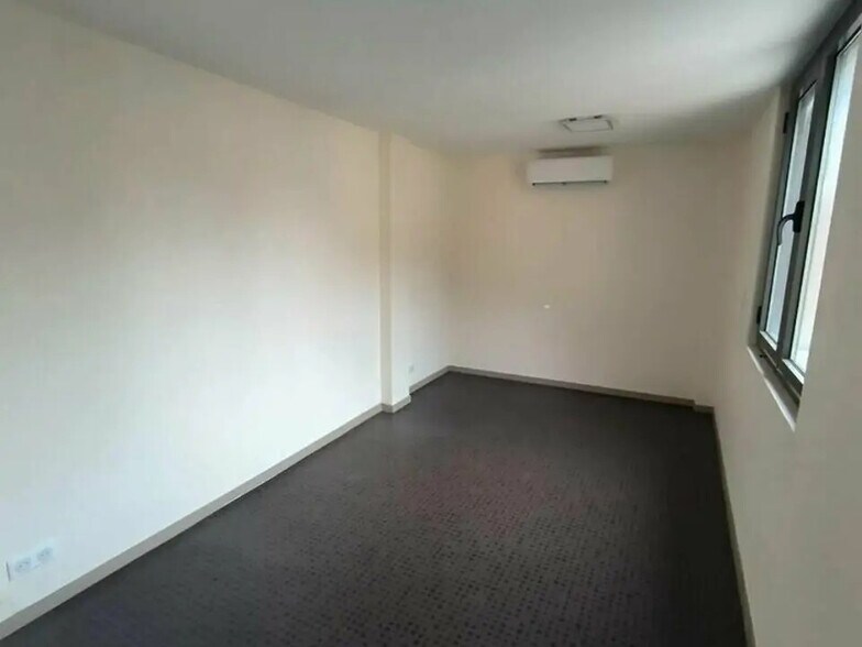 Office in BRIVE-LA-GAILLARDE for lease - Interior Photo - Image 2 of 7