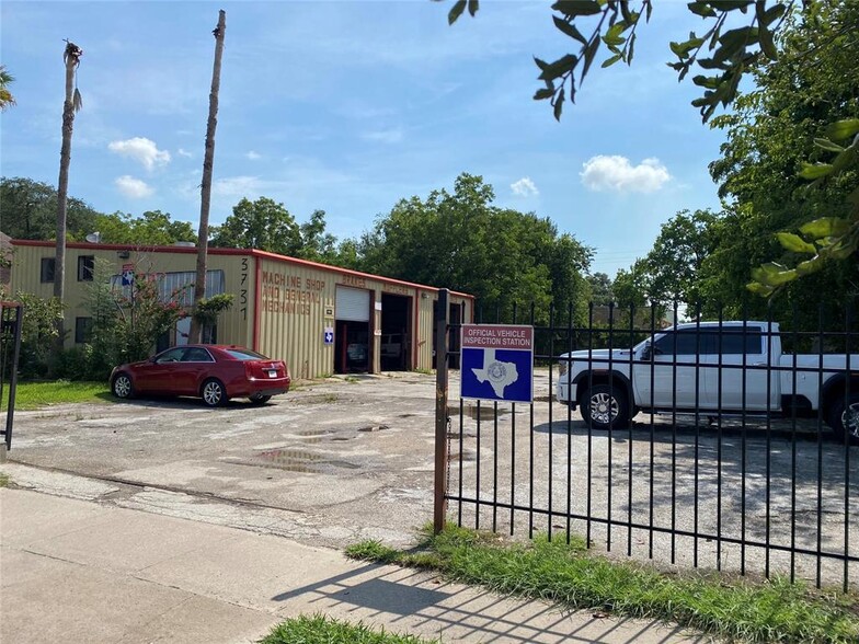 3731 Broadway St, Houston, TX for sale - Building Photo - Image 1 of 1