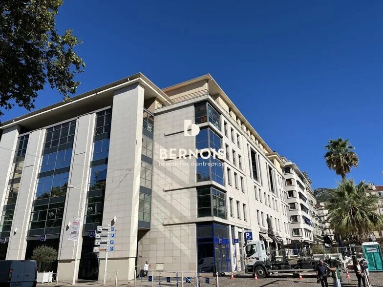 Office in Toulon for lease - Building Photo - Image 2 of 16