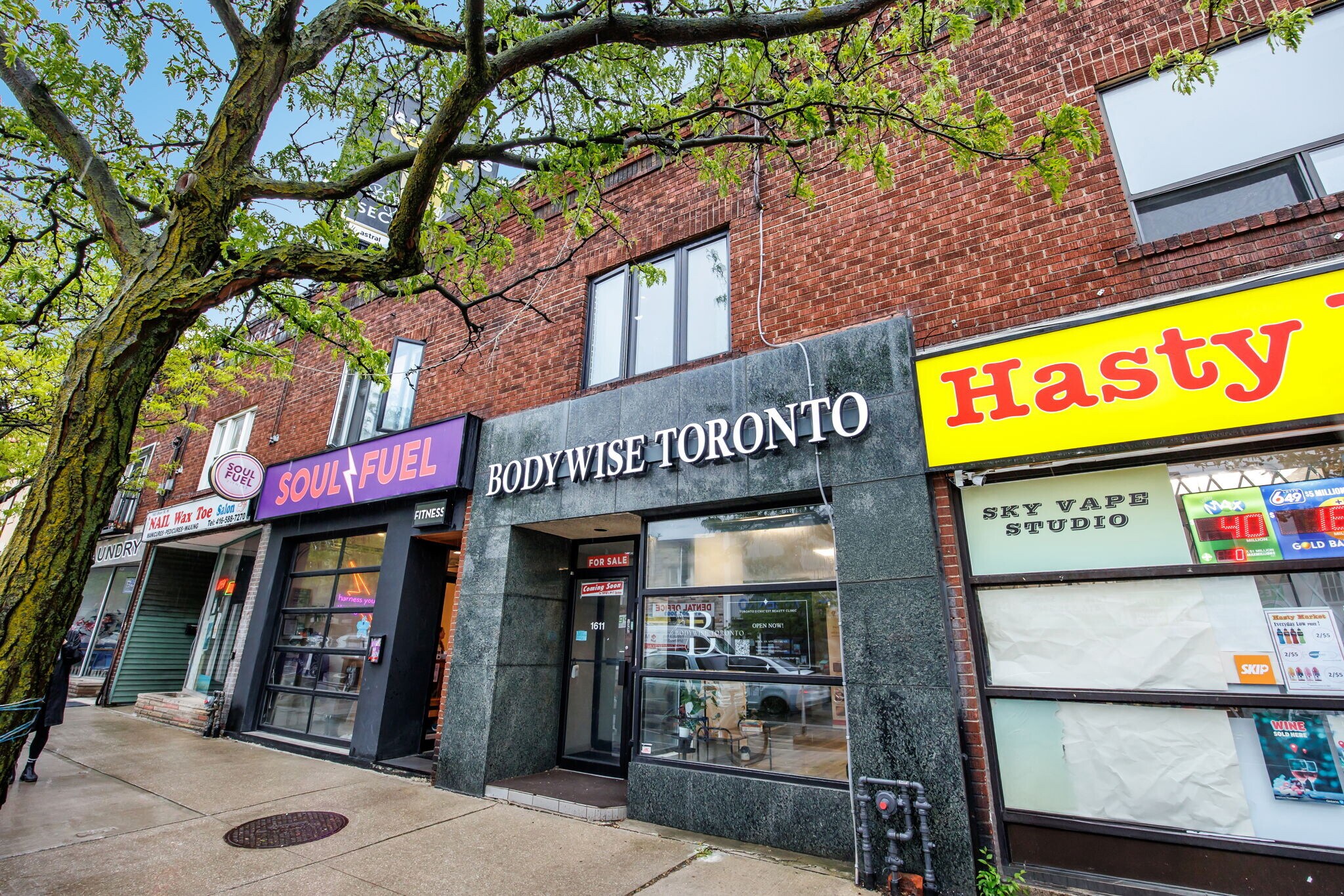 1611 Bloor St W, Toronto, ON for sale Building Photo- Image 1 of 42