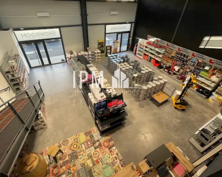 Retail in Brignoles for lease - Interior Photo - Image 3 of 5