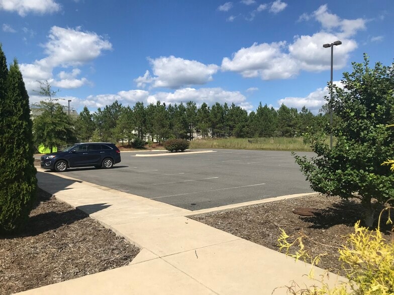 11073 Colonel Armistead Dr, Ruther Glen, VA for lease - Building Photo - Image 2 of 7