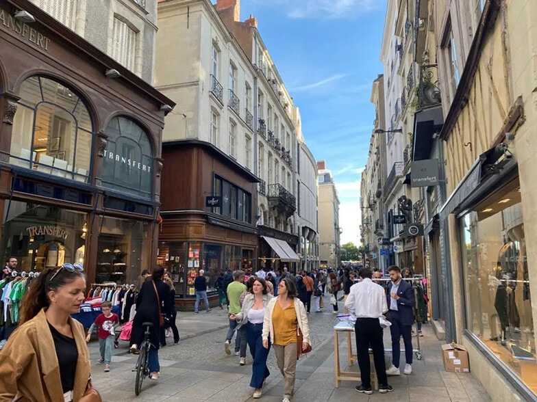 Retail in Nantes for lease - Building Photo - Image 2 of 7