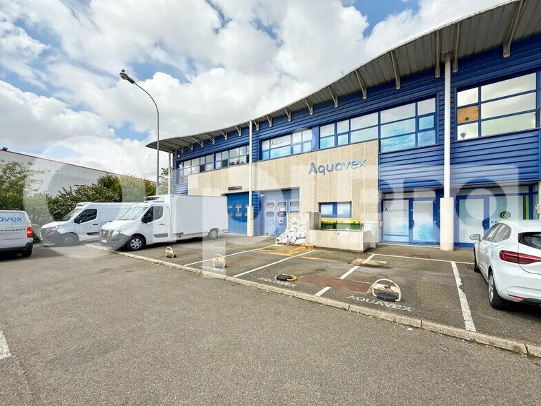 Flex in Sainte-Geneviève-des-Bois for sale - Building Photo - Image 1 of 12