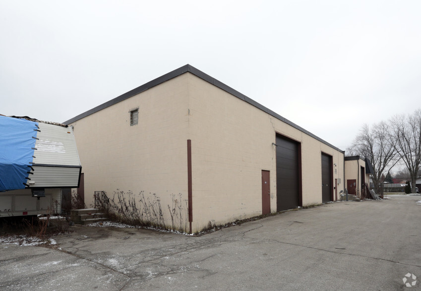 19 Schweitzer St, Kitchener, ON for lease - Building Photo - Image 2 of 2