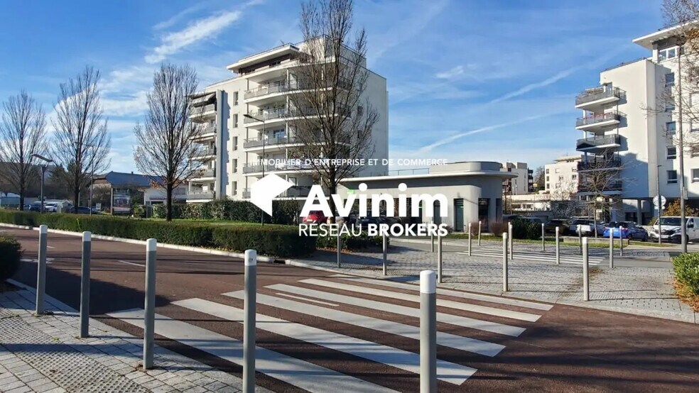 Retail in Annecy for lease - Building Photo - Image 2 of 16