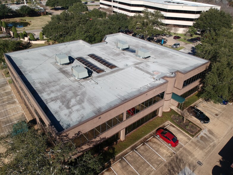 14515 Briarhills Pkwy, Houston, TX for lease - Building Photo - Image 3 of 13