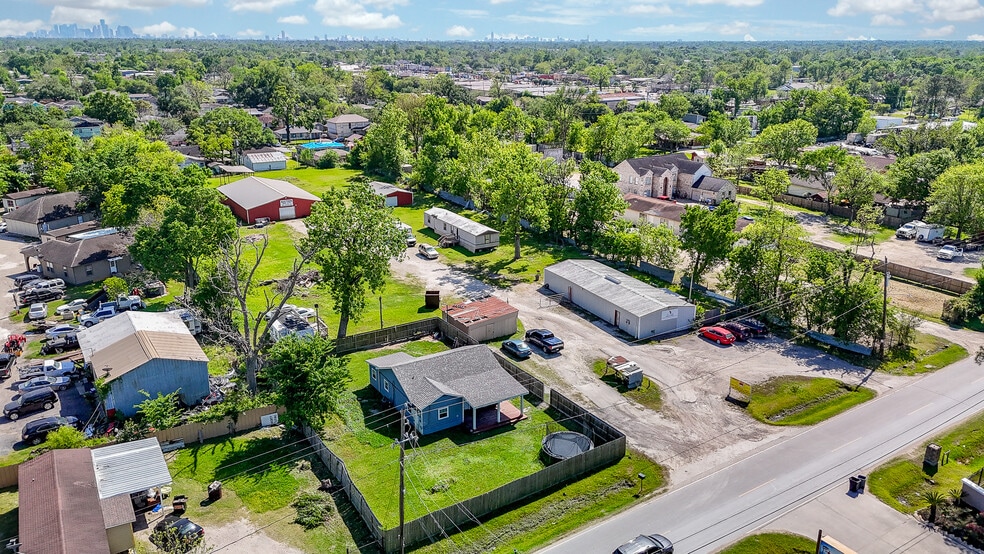 2206 Hartwick Rd, Houston, TX for sale - Building Photo - Image 1 of 45