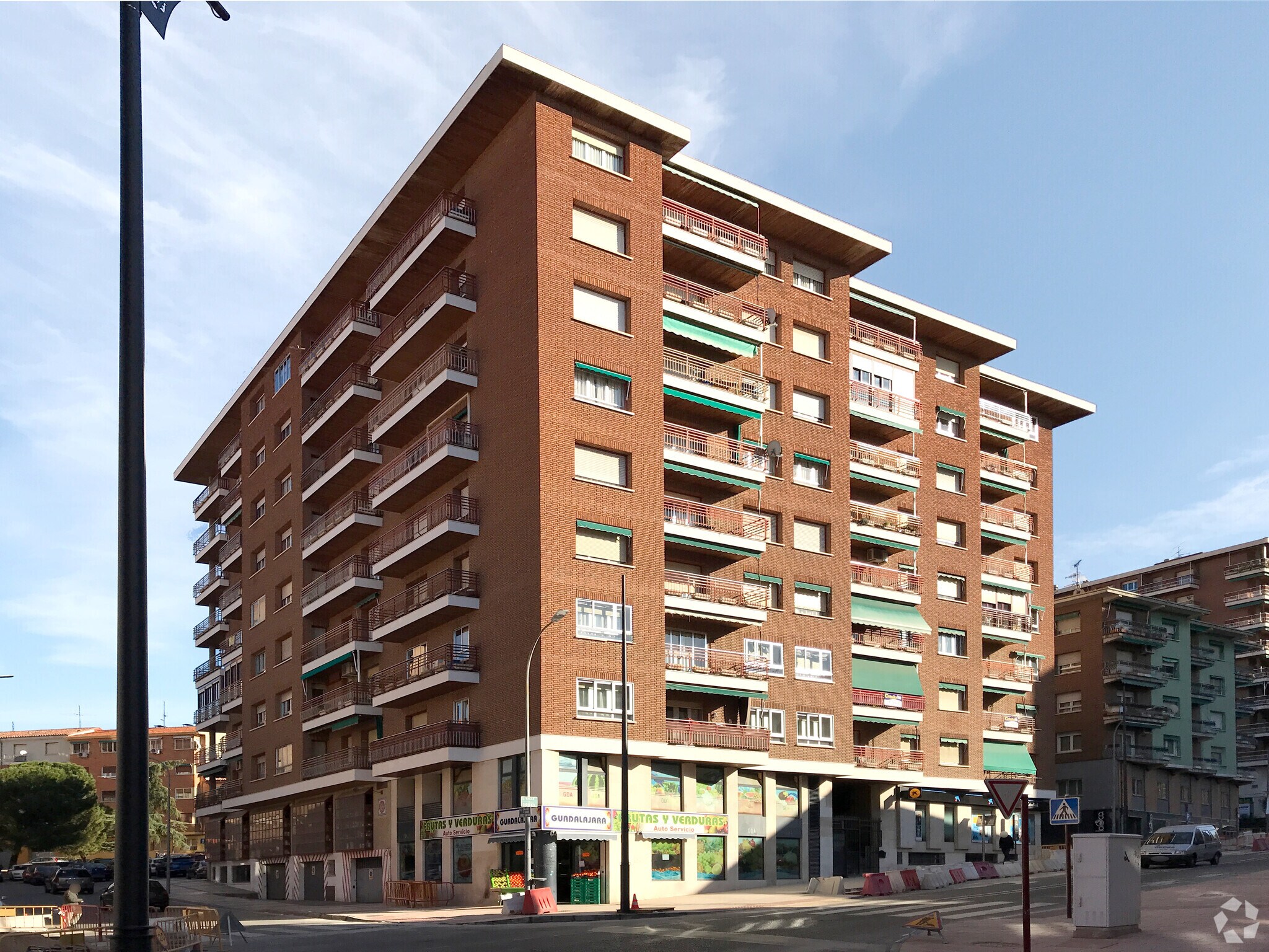 Calle Juan Diges Antón 19, Guadalajara, Guadalajara for lease Primary Photo- Image 1 of 3