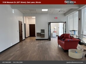 5100-5116 Museum Dr, Oak Lawn, IL for lease Interior Photo- Image 1 of 4