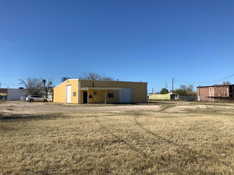 504 N 2nd St, Carrizo Springs, TX 78834