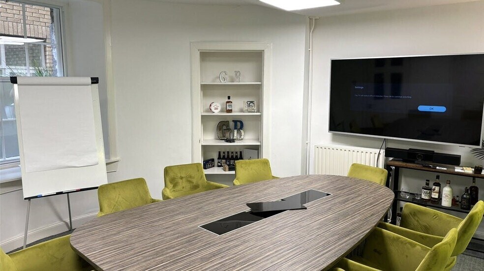 76 George St, Edinburgh for lease - Interior Photo - Image 3 of 4