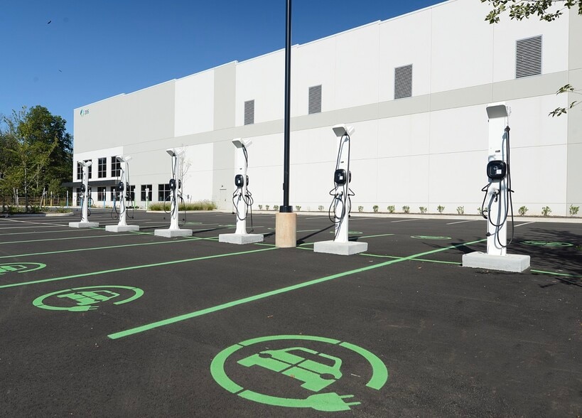 395 Elizabeth Ave, Somerset, NJ for lease - Building Photo - Image 3 of 16