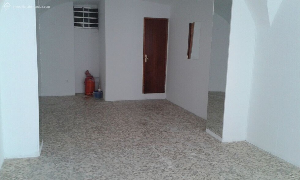 Retail in Cáceres, Cáceres for lease - Building Photo - Image 3 of 3