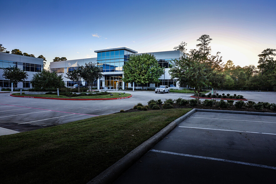 2750 Technology Forest Blvd, The Woodlands, TX for lease - Building Photo - Image 3 of 21