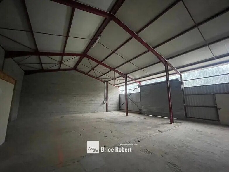 Flex in Lissieu for lease - Interior Photo - Image 2 of 3