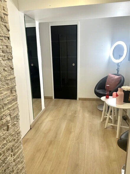 Retail in Saint-Mandé for lease - Interior Photo - Image 3 of 4