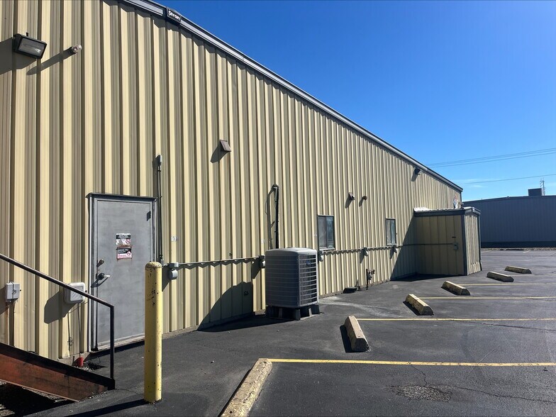 2440 Colt Rd, Springfield, IL for sale - Building Photo - Image 2 of 3