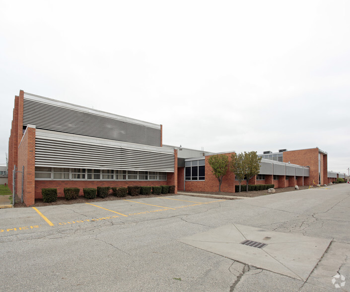 2800 W 14 Mile Rd, Royal Oak, MI for lease - Building Photo - Image 1 of 2