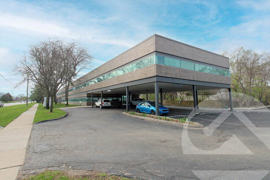 1133 E Maple Rd, Troy, MI for lease - Building Photo - Image 1 of 17