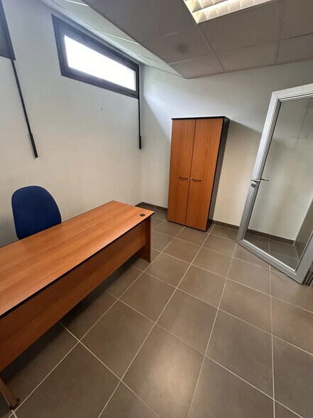 Office in Angers for lease - Interior Photo - Image 2 of 5