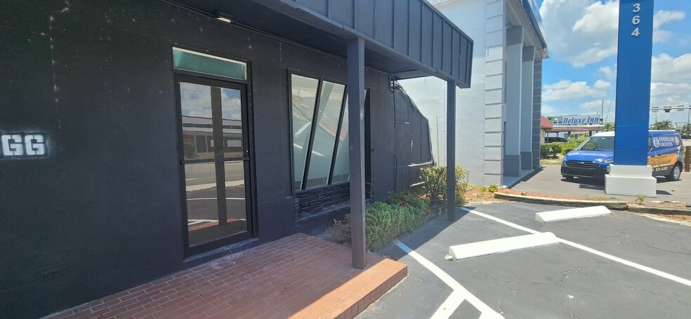 3366 Cleveland Ave, Fort Myers, FL for lease - Building Photo - Image 3 of 6