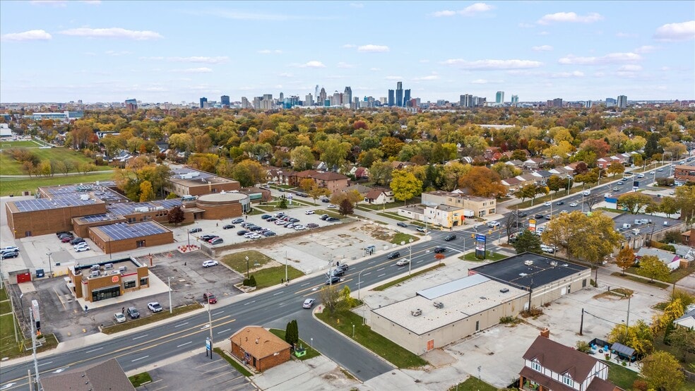 2410-12-16-2488 Tecumseh W Rd, Windsor, ON for sale - Building Photo - Image 2 of 11