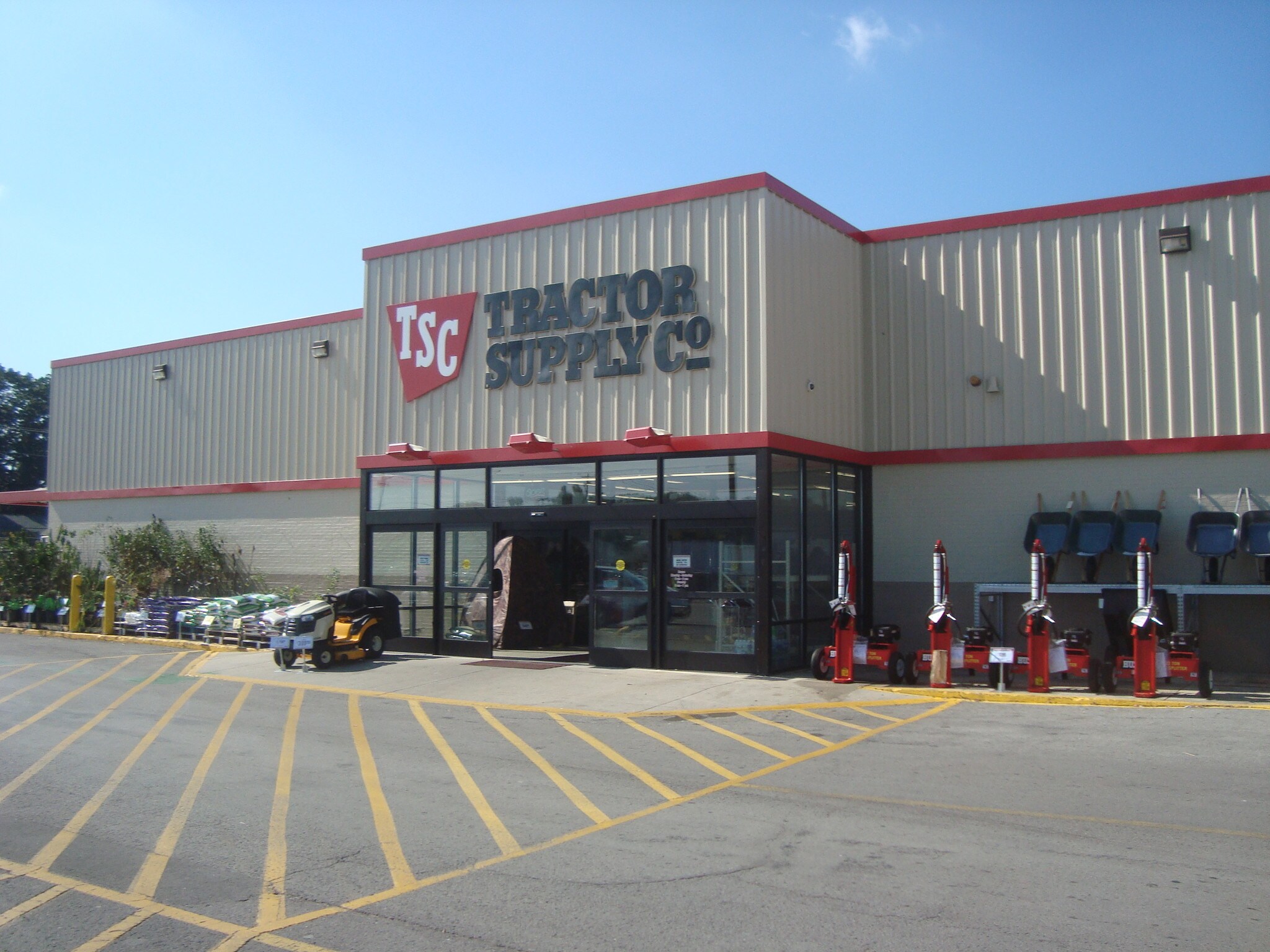 1905 N Jackson St, Tullahoma, TN 37388 Forrest Gallery Shopping