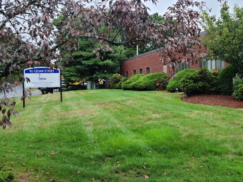 91 Cedar St, Milford, MA 01757