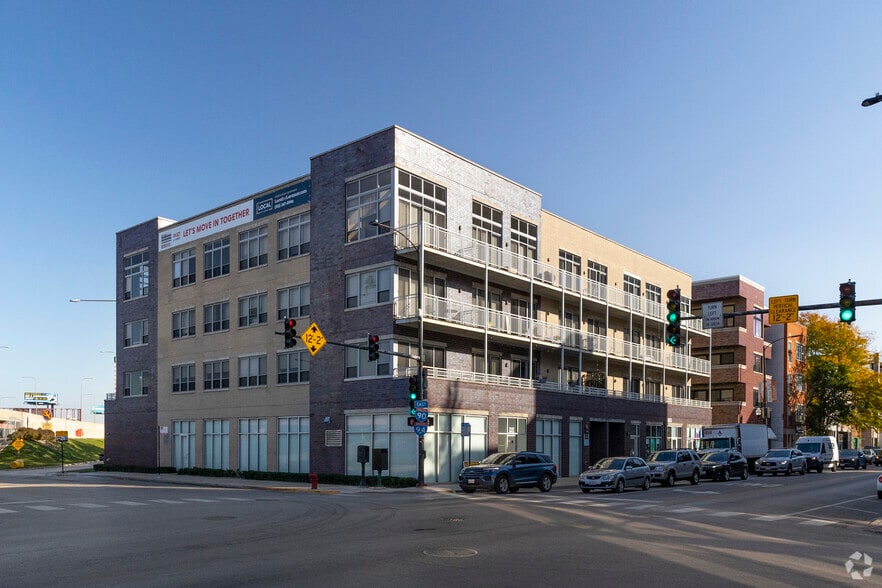 2157-2159 N Damen Ave, Chicago, IL for lease - Building Photo - Image 1 of 5