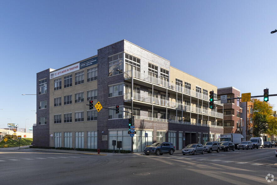 2157-2159 N Damen Ave, Chicago, IL for lease - Primary Photo - Image 1 of 27