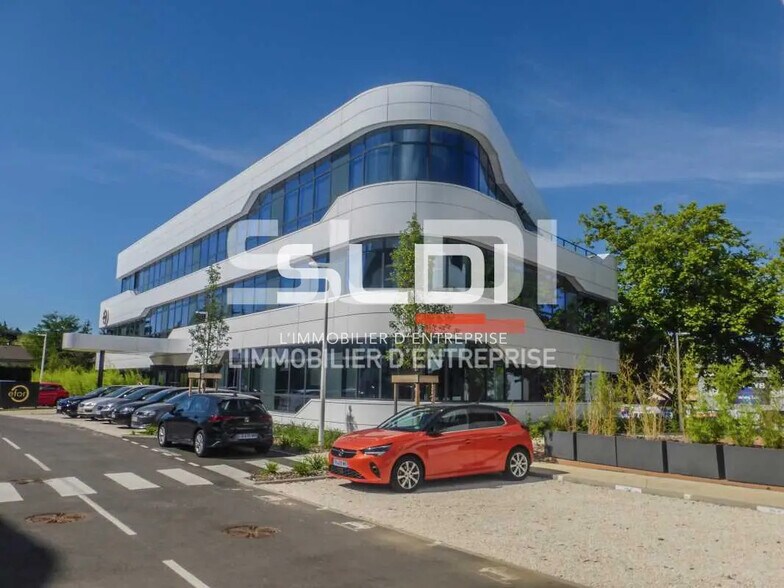 Office in Champagne-au-Mont-d'Or for lease - Building Photo - Image 1 of 10